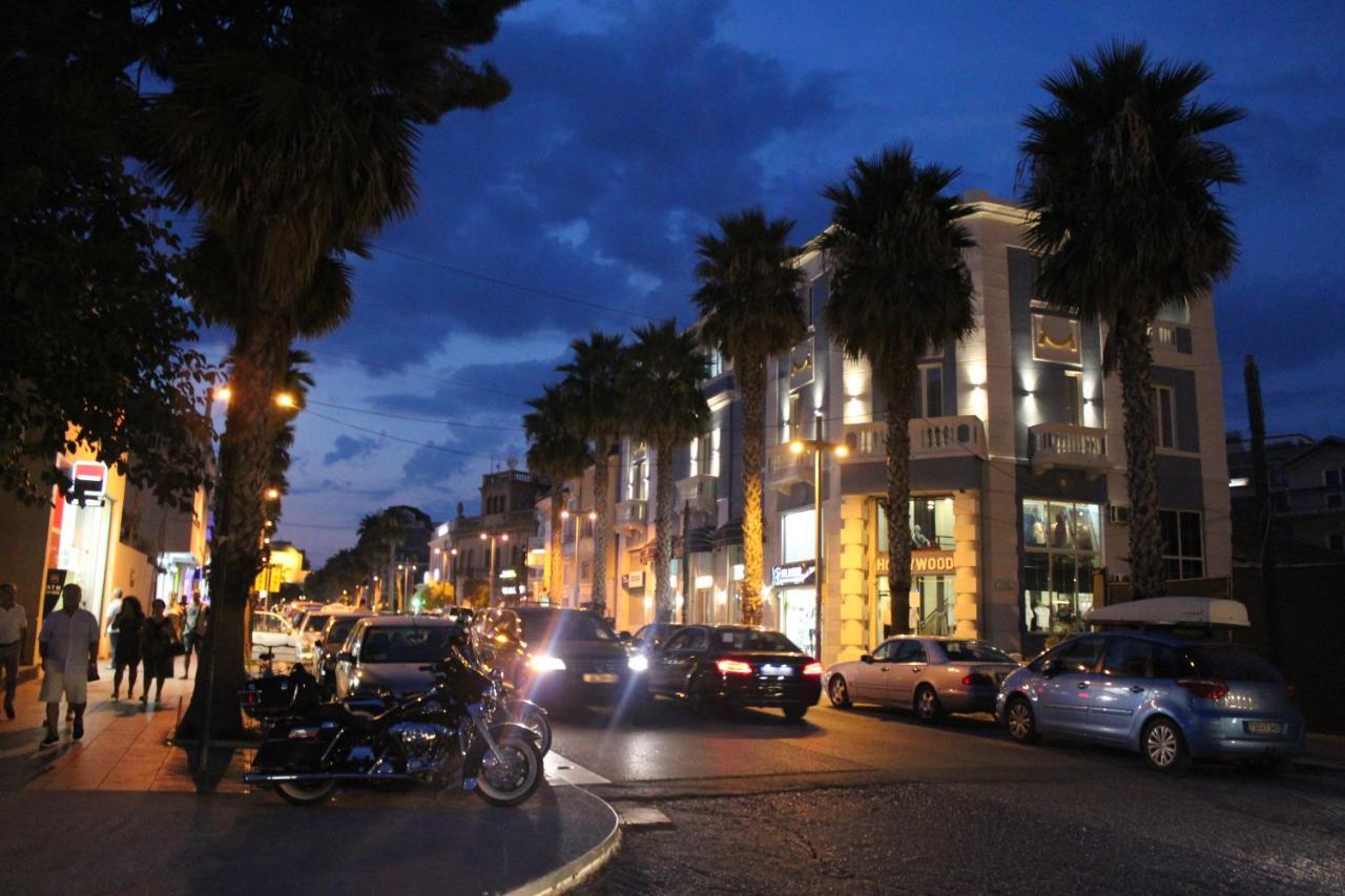 Hotel Veliera Durrës Exteriör bild